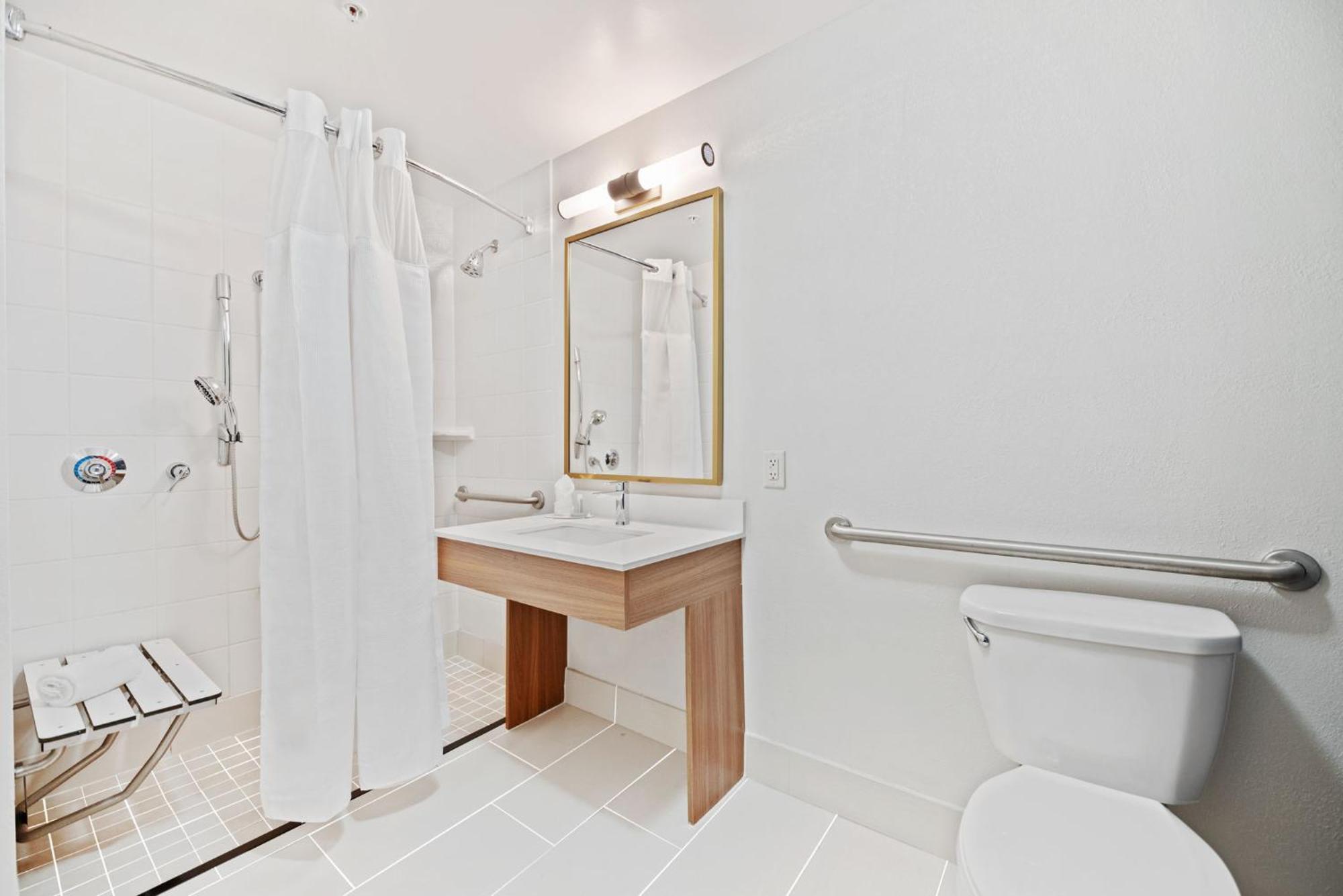 Fairfield & Fort Lauderdale Airport & Cruise Port Hotel 3*